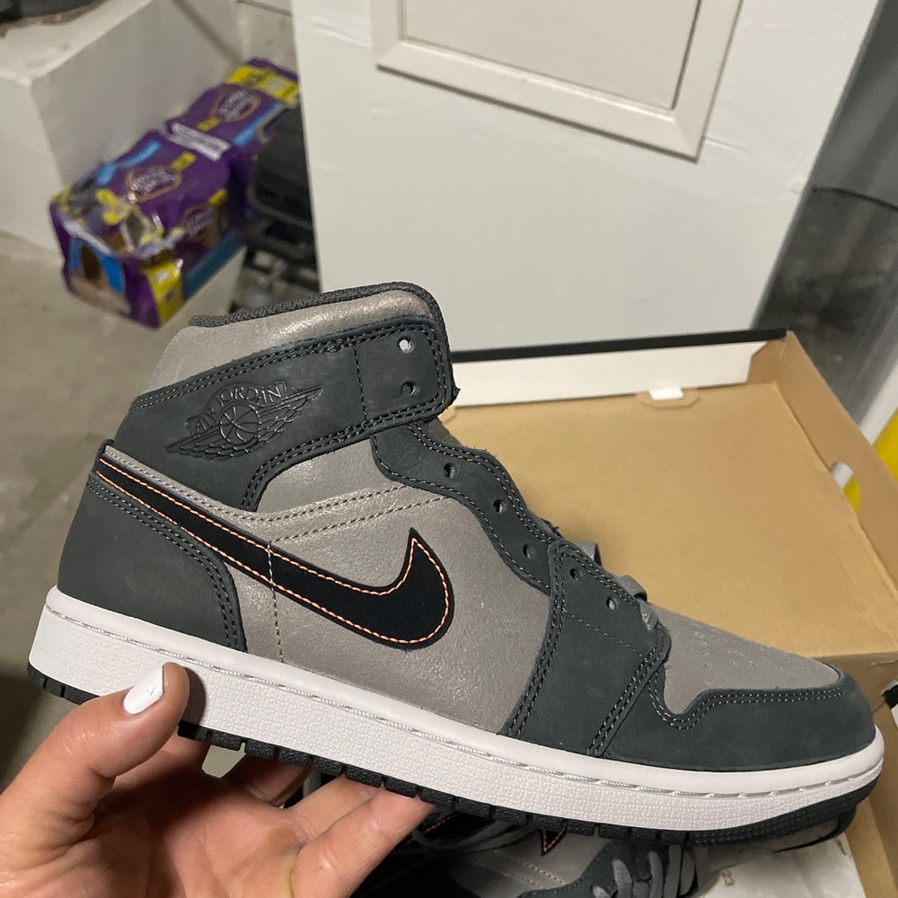 Air jordan'sn 1 mid